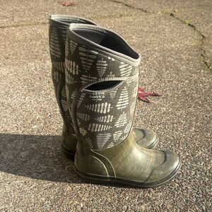 BOGS Olive and Gray Tree Print Boots